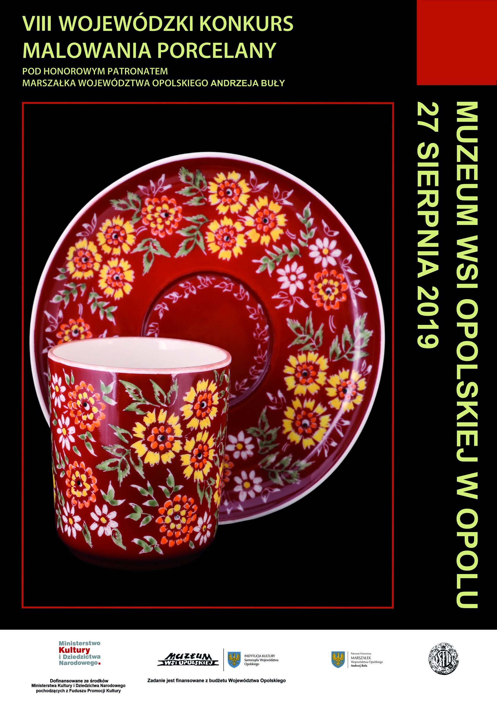 [GRAFIKA: Opolska porcelana (kubek i spodeczek w kolorze czerwonym) w kolorowe motywy kwiatowe, na czarnym tle.]
