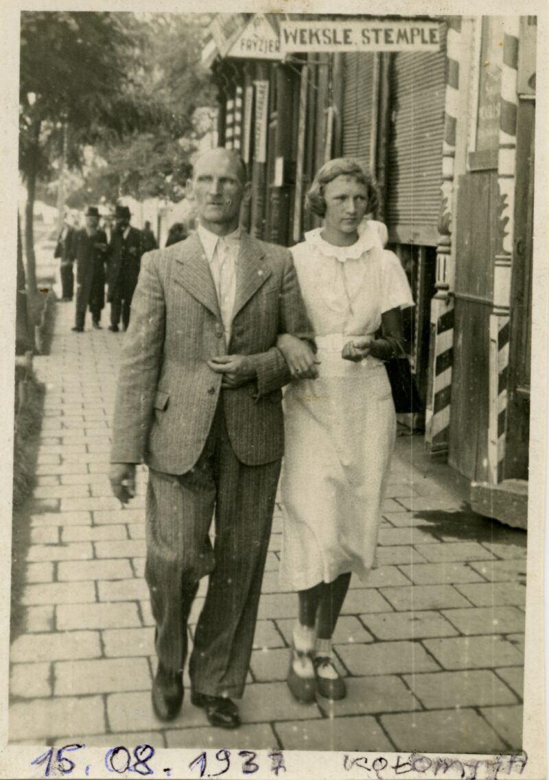 Rodzice Pani Barbary Bukład, Józef i Helena Sosnowscy, Kołomyja, 15.08.1937 r.