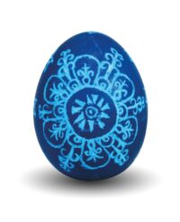 Jajko-trawione-kwasem-octowym-z-motywami-roslinno-kwiatowym-tlo-niebieskie.