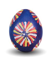 Jajko-pisanka-z-motywami-rozetkowymi--w-kolorach-białym-czerwonym-zoltym-tlo-niebieskie.