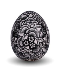 Jajko-kroszonka-z-motywem-kwiatowo-roslinnym-tlo-czarne.